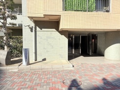 四番館エントランス