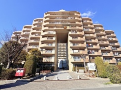 見沼代親水公園駅徒歩15分の大規模コミュニティマンションです。