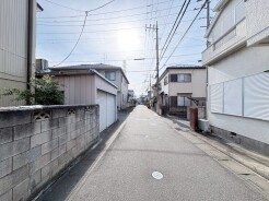 穏やかな日差しが注ぐ、静かで落ち着いた住環境が広がります。