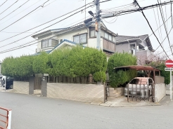 東南角地の整形地で日当たりの良い明るいお住まいを作りやすい土地です。