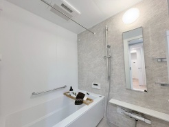 清潔感あふれる空間で、心安らぐバスタイムを