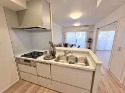 心地よい広がりを感じる、明るく洗練された空間。