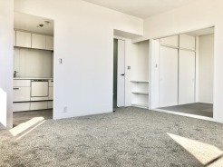 フルリフォームですから、壁紙や床もすべてきれいに張り替え済み。