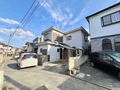 車の通りも少ない閑静な住宅地。子育てにも、第二の人生にも。