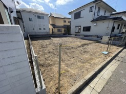 広々とした空間に、おおらかな陽射しが降り注ぎます。