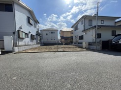 広々とした空の下、新しい暮らしを育む心地よい空間