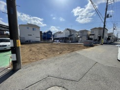 広々とした空の下、新しい暮らしが描ける開放的な敷地。