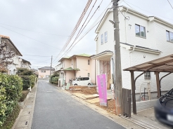 閑静な住宅街の新築戸建です。