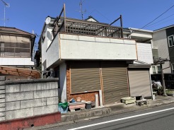 日差しを浴びて、心地よい風が通り抜けるような穏やかな空間。