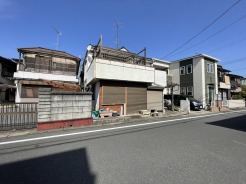 澄み切った青空の下、穏やかな時間が流れる住まい。