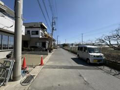 見沼代親水公園駅徒歩8分の近さ。通勤通学に便利で、駅周辺の生活施設も利用しやすい。