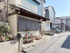 日差しが心地よく、穏やかな時間が流れる街並み