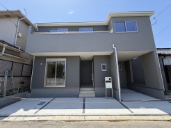 モダンで洗練された佇まい、穏やかな時間が流れる住まい。