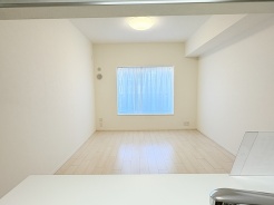 キッチンから見たLDKの様子です。