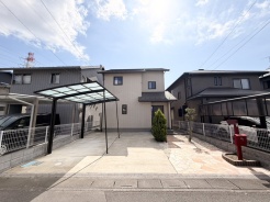 広々とした空の下、澄んだ空気と静けさが心地よい住まい