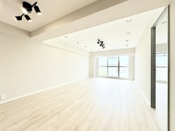 朝から日差しいっぱい、 早起きしたくなるLDK。