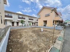 周囲の街並みと調和する穏やかな住環境の中で、自分らしい理想の暮らしを形にできるゆとりの敷地です。