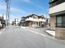 静かな住宅街に佇む、穏やかな時間が流れる邸宅。