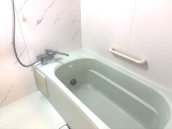 清潔感あふれる空間で、心地よいバスタイムを。