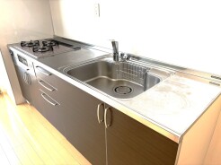 日々の暮らしに寄り添う、機能美あふれるキッチン空間