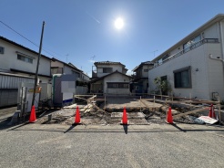 幅員こそやや狭くても、その分交通量が少なくて安心。