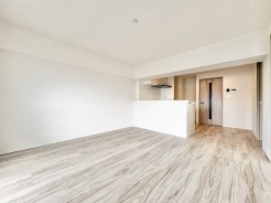 住まい全体に心地よい調和が広がり、どんなインテリアも受け入れる洗練された余白のある空間です。