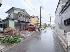 静かで落ち着いた街並みに佇む、穏やかな暮らしを予感させる住まい。