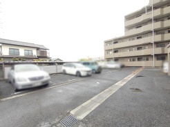 ゆとりある敷地と、静かな街並みが心地よい暮らしを育みます。