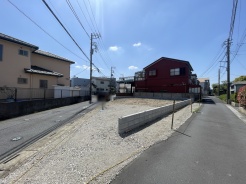 広々とした空の下、落ち着いた街並みに調和する住宅地