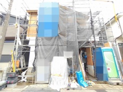 新しい暮らしの誕生に向けて、着実にその形を整えていく建設中の様子です。