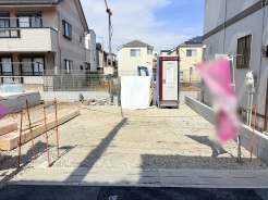 広い駐車スペースで車もとめやすいです