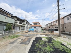 新しい暮らしの始まりを感じさせる、落ち着いた住宅街に位置する土地です。