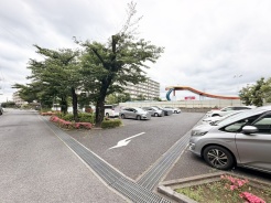 豊かな緑が周囲を囲む、ゆとりと開放感を感じさせる心地よい住環境の一角です。