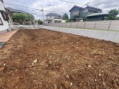 自由な発想で理想の暮らしを描ける、整った敷地がこれからの日々を待っています。