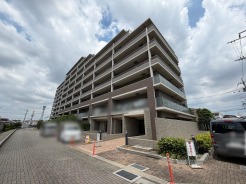 車通りの少ない閑静な住宅地、のびのびした子育てに適します。