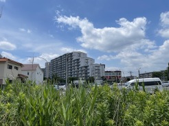 青く澄んだ空が広がり、穏やかな時間が流れる落ち着いた住環境が、日々の暮らしに心地よいゆとりをもたらします。