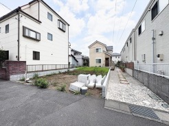 周囲の建物と調和しながらも開放的な広がりを感じさせ、自分らしい暮らしを自由に描けるゆとりある空間です。