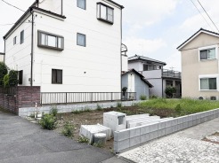 周辺環境と調和する落ち着いた雰囲気の中で、理想の暮らしを描ける広々とした土地が広がっています。