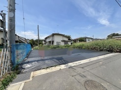 空が広く見渡せる穏やかな環境で、日々の暮らしに心地よい開放感をもたらしてくれる立地です。