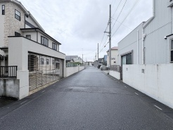 整然とした住宅街の中にあり、落ち着いた静けさと開放感が日々の暮らしに安らぎをもたらしてくれます。