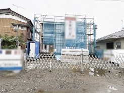 完成までの過程を丁寧に見守りながら、これからの暮らしを想像できる期待感が高まる住まいの外観です。