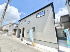 洗練された色調が際立つ、落ち着きと気品を兼ね備えた佇まいが日々の暮らしを豊かに彩ります。