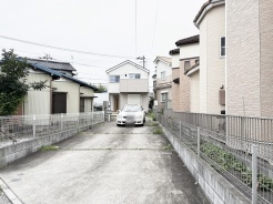 周囲と程よい距離感を保ちながら、落ち着いた日常がここから始まる住環境です。