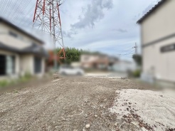 周辺の環境と調和しながら、自由な発想で理想の暮らしを描くことができる広々とした土地です。