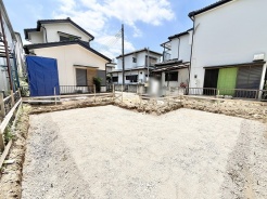 これからの暮らしを自由に描き出せる、整えられた開放的な敷地が広がっています。