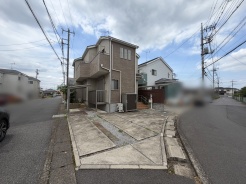 東南角地、日当り良好です。