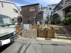 静かな住宅街に佇む、これからの暮らしを自由に描き出せる新たな可能性を秘めた一画です。