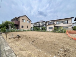 周辺環境に馴染む落ち着いた街並みの中で、新しい暮らしの設計を自由に描けるゆとりある広さの区画です。