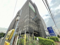 街並みに馴染みながら、さらなる美しさと快適性を追求する確かな歩みを感じさせる佇まい。