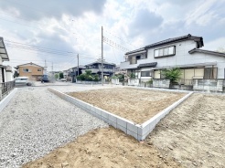周囲の街並みと調和する落ち着いた区画で、新しい暮らしの構想が広がります。